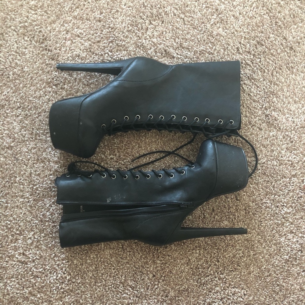 Platform Heeled Boots 👢